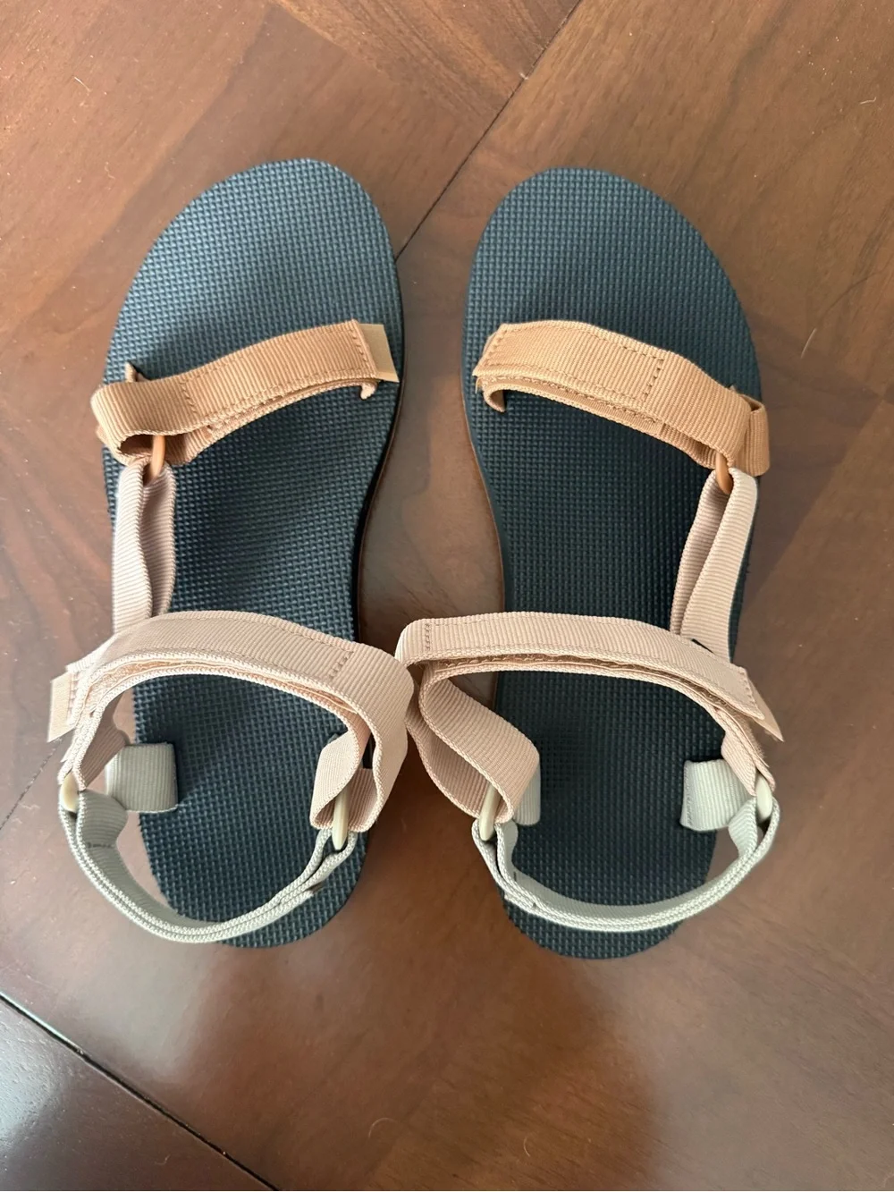 Teva Women's NWOT Multi-Tone Strappy Sandal in Tan, Blush and Brown
